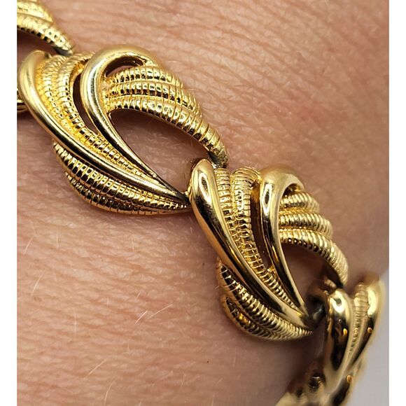 Monet Chunky Goldtone Bracelet Chain 7in - Picture 1 of 5